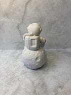 Keramikfigur „Astronaut auf dem Mond“ – handgemacht