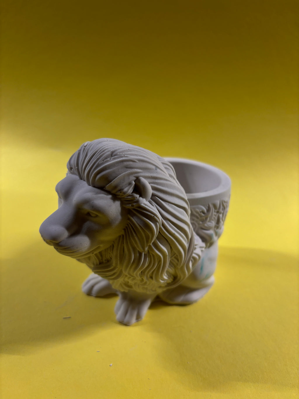 Mini-Löwenfigur mit Schale