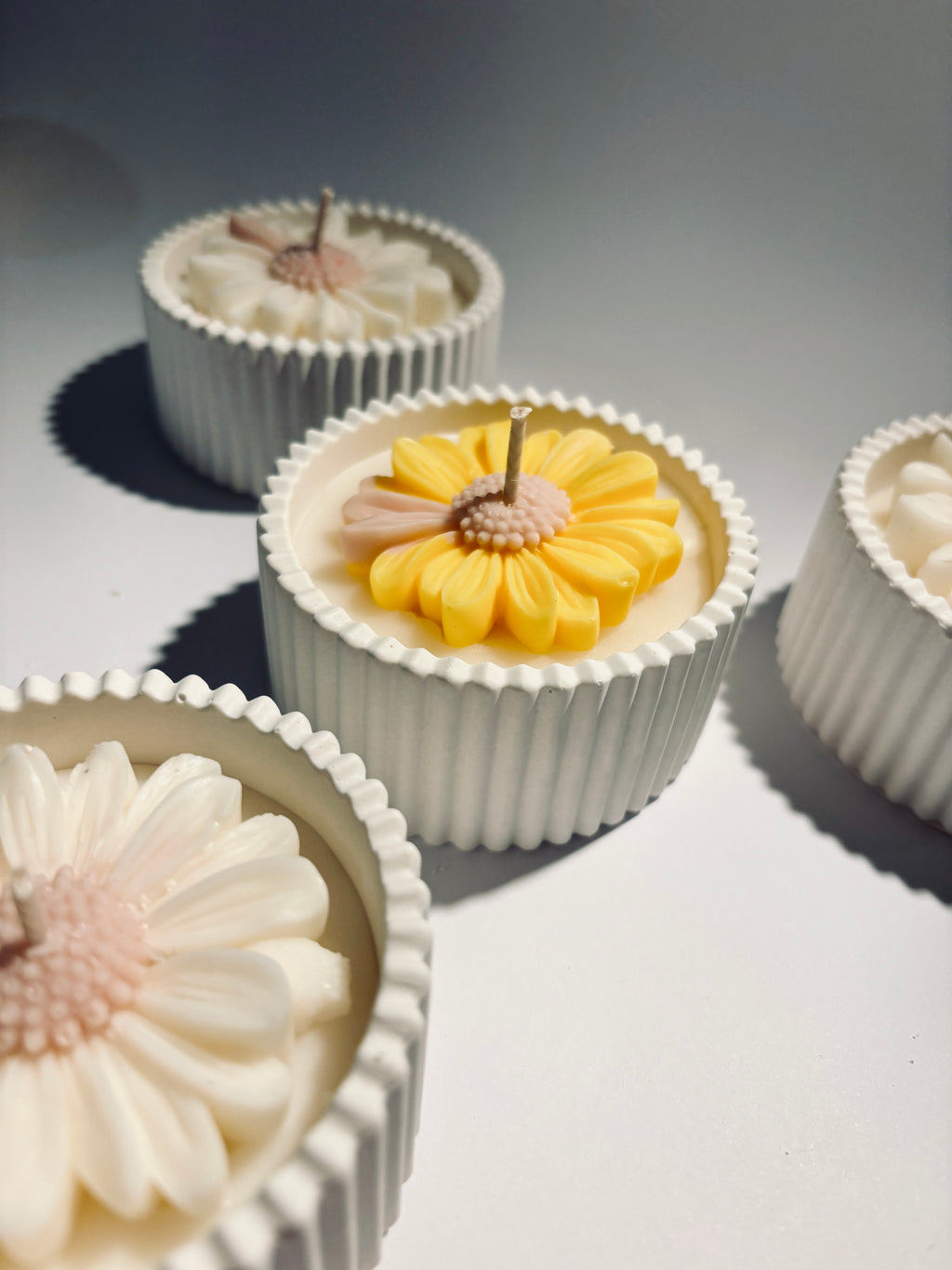 Keramik Duftkerze mit Blume – Flower Bomb