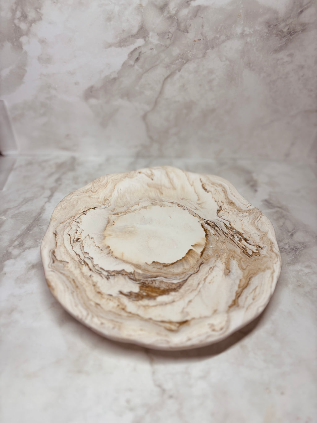 Rundes Tablett „uneben“