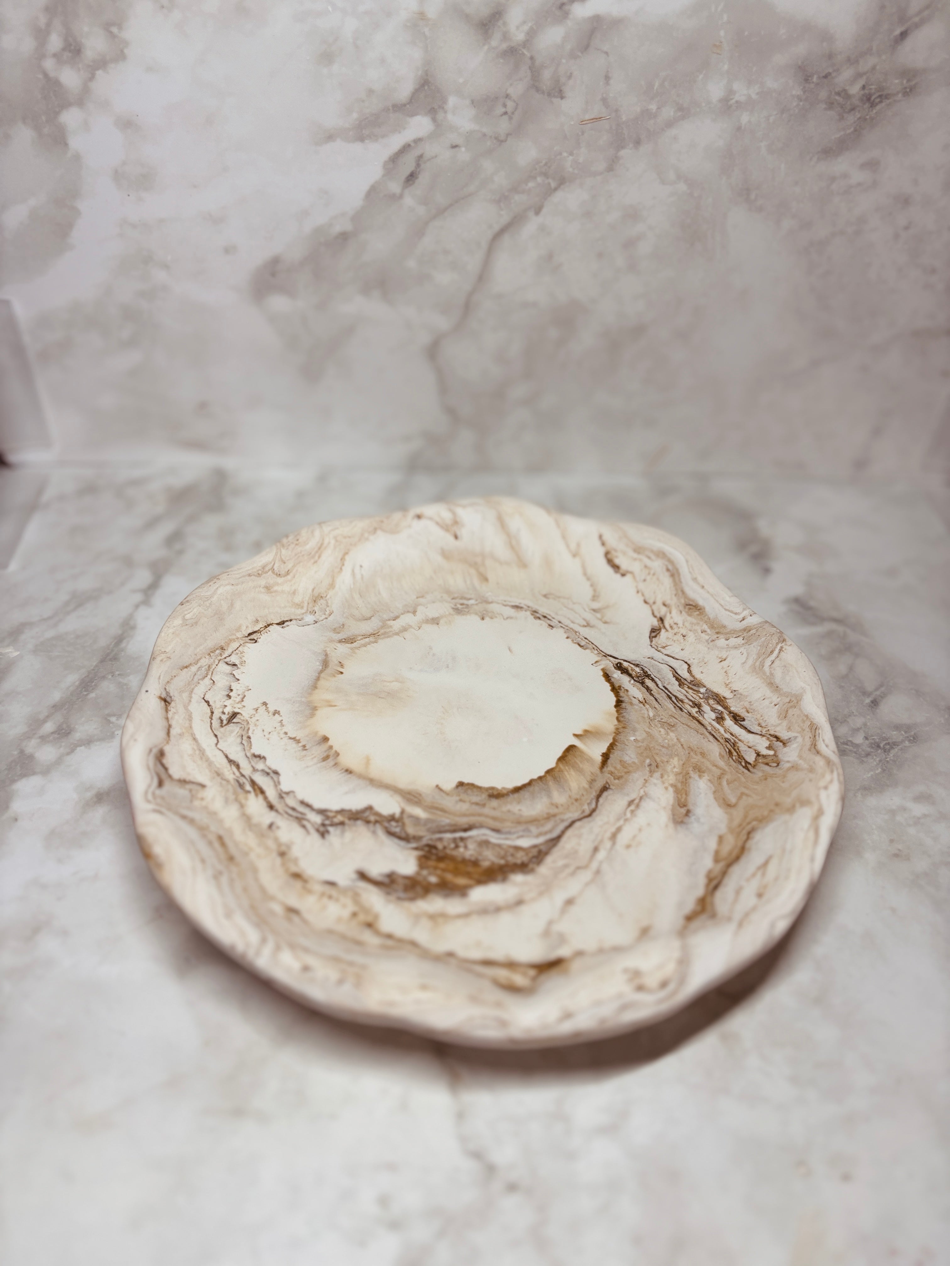 Rundes Tablett „uneben“