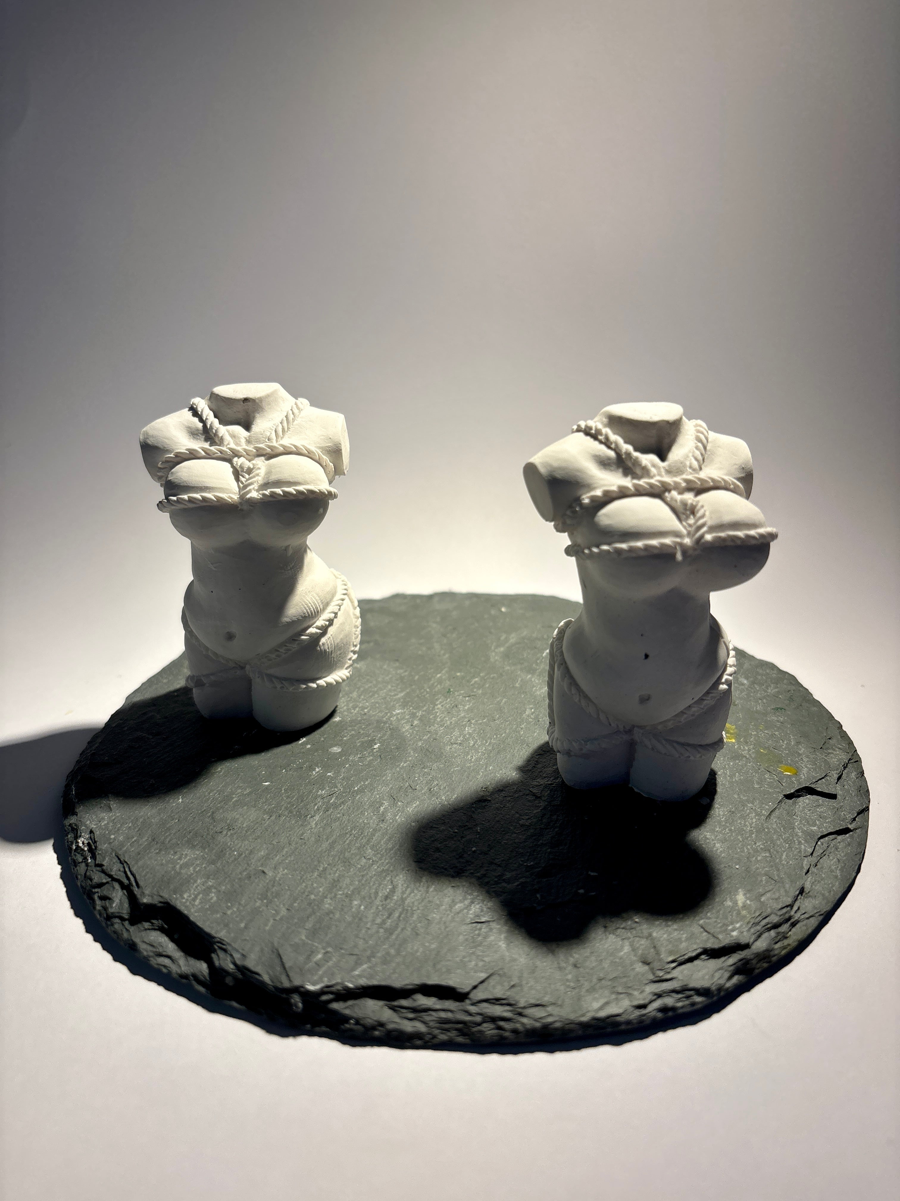 Bondage Lady aus Keramik