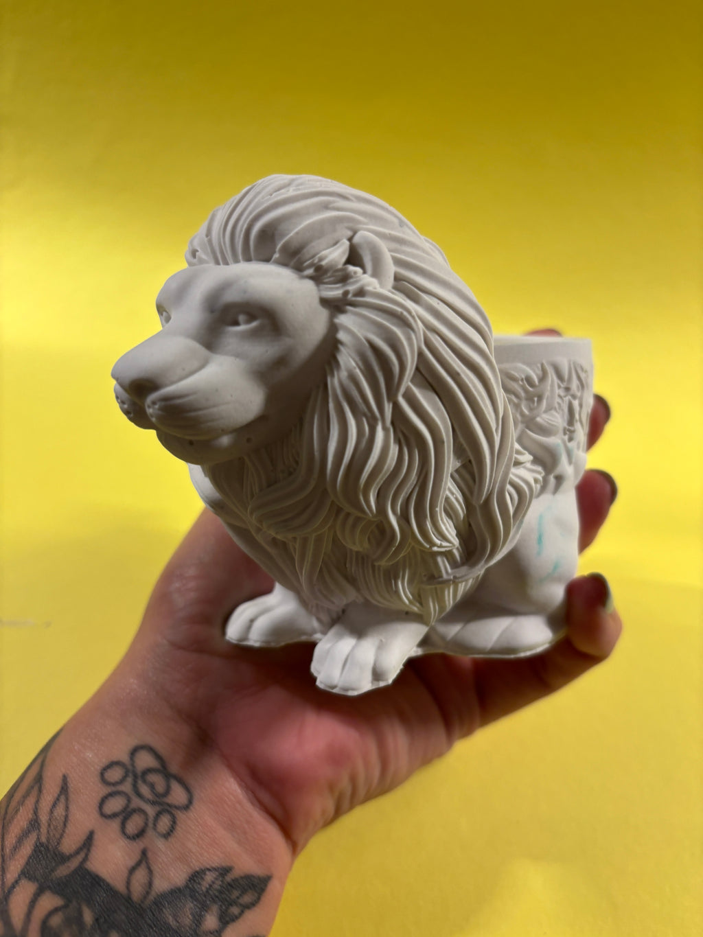 Mini-Löwenfigur mit Schale