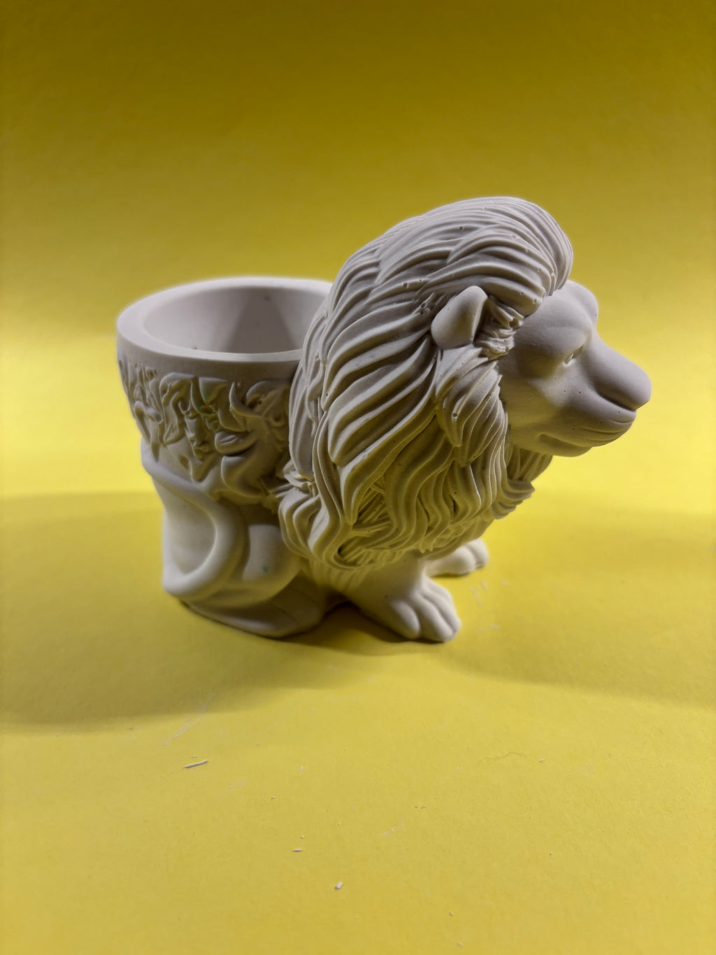 Mini-Löwenfigur mit Schale