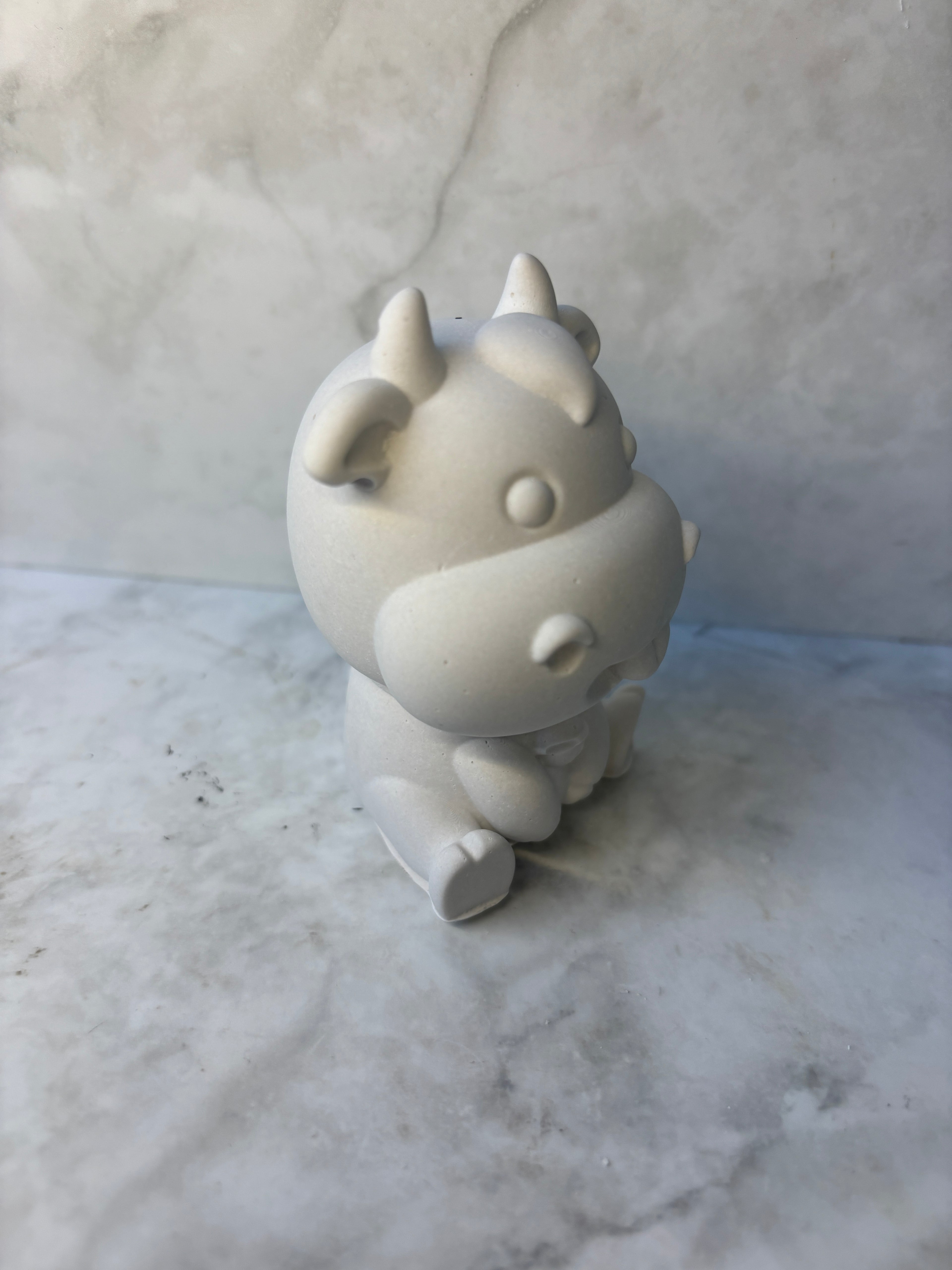 Keramikfigur „Freche Kuh mit Zunge“