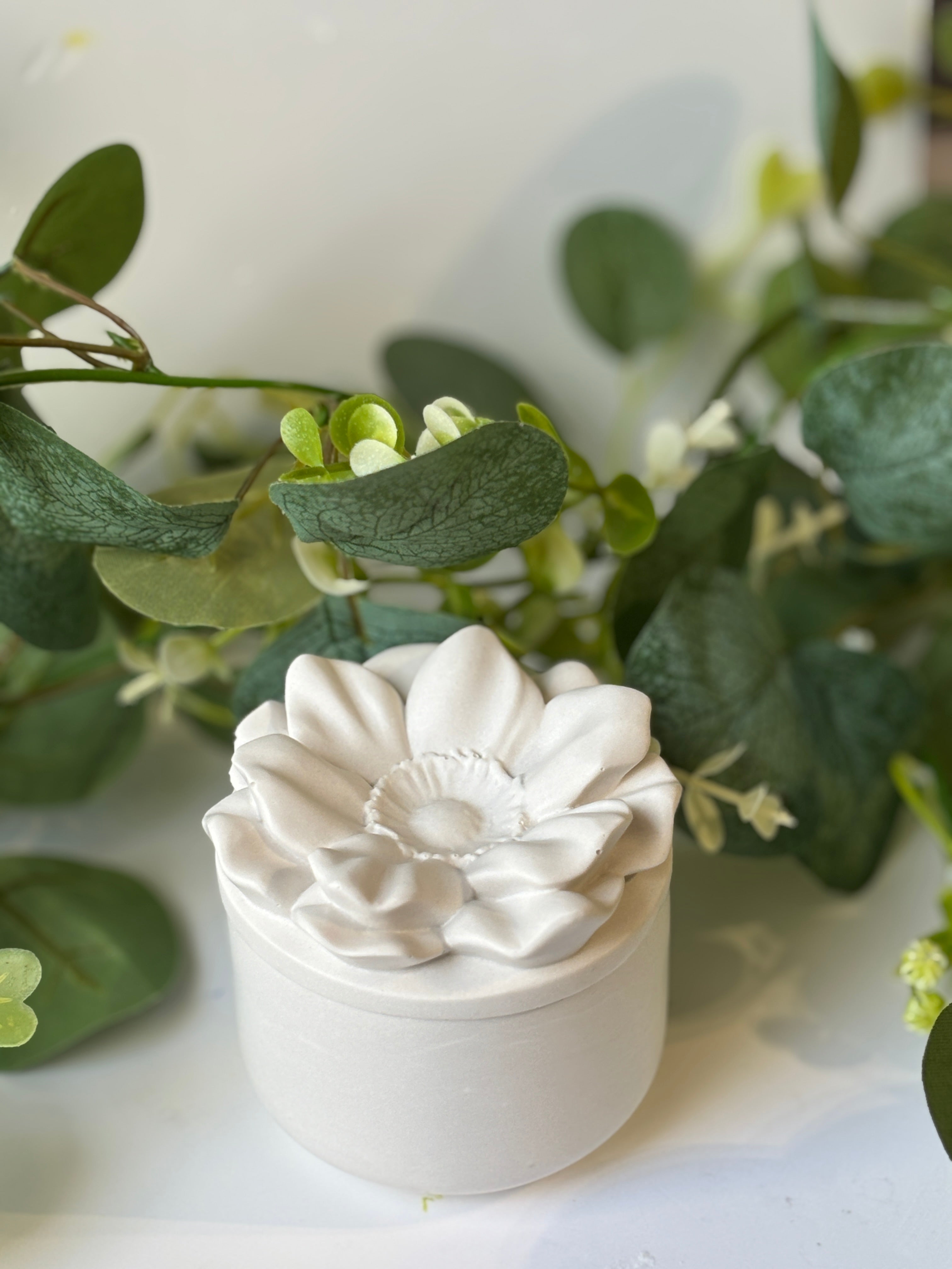 Blütendose mit Deckel