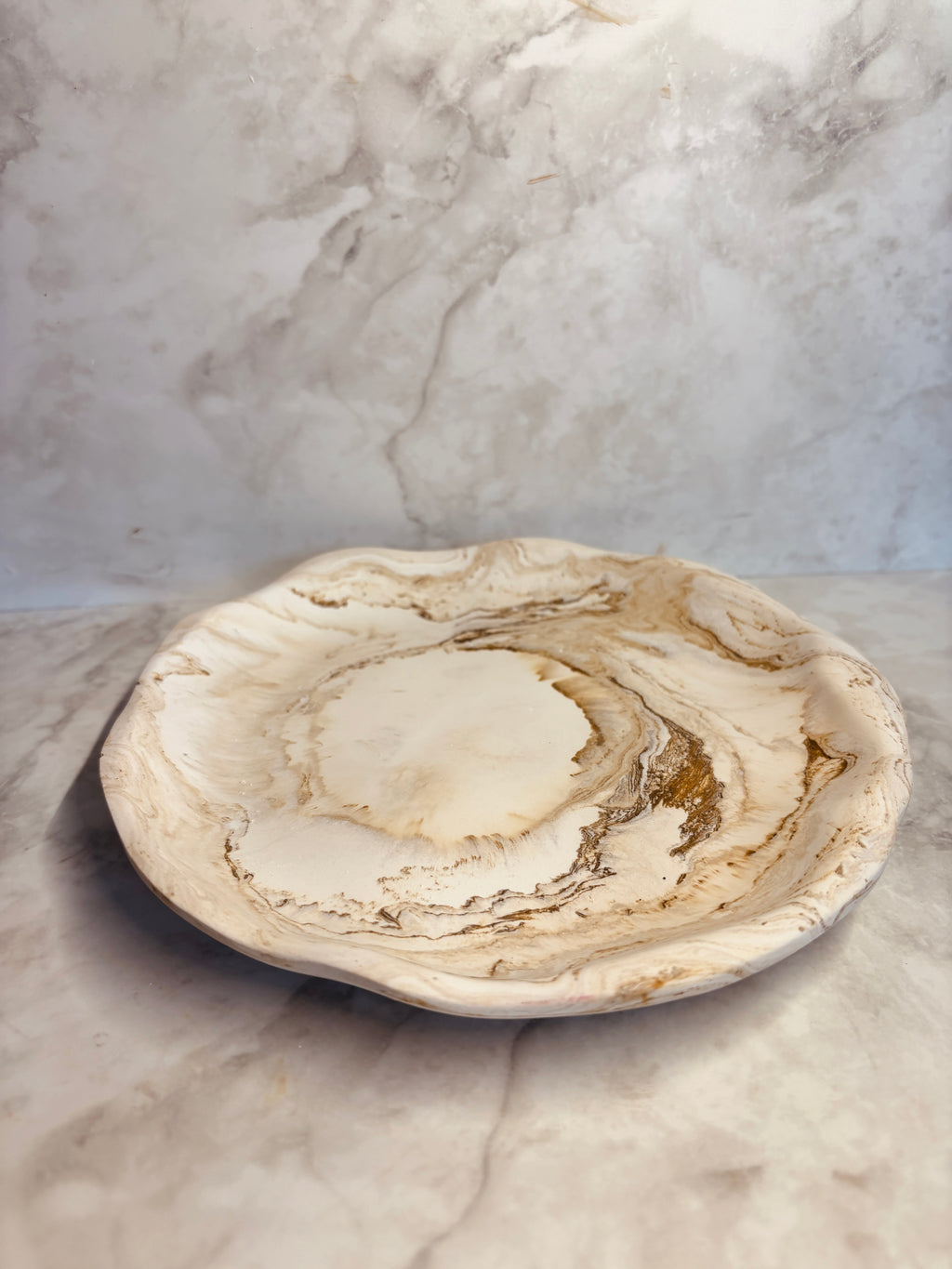 Rundes Tablett „uneben“