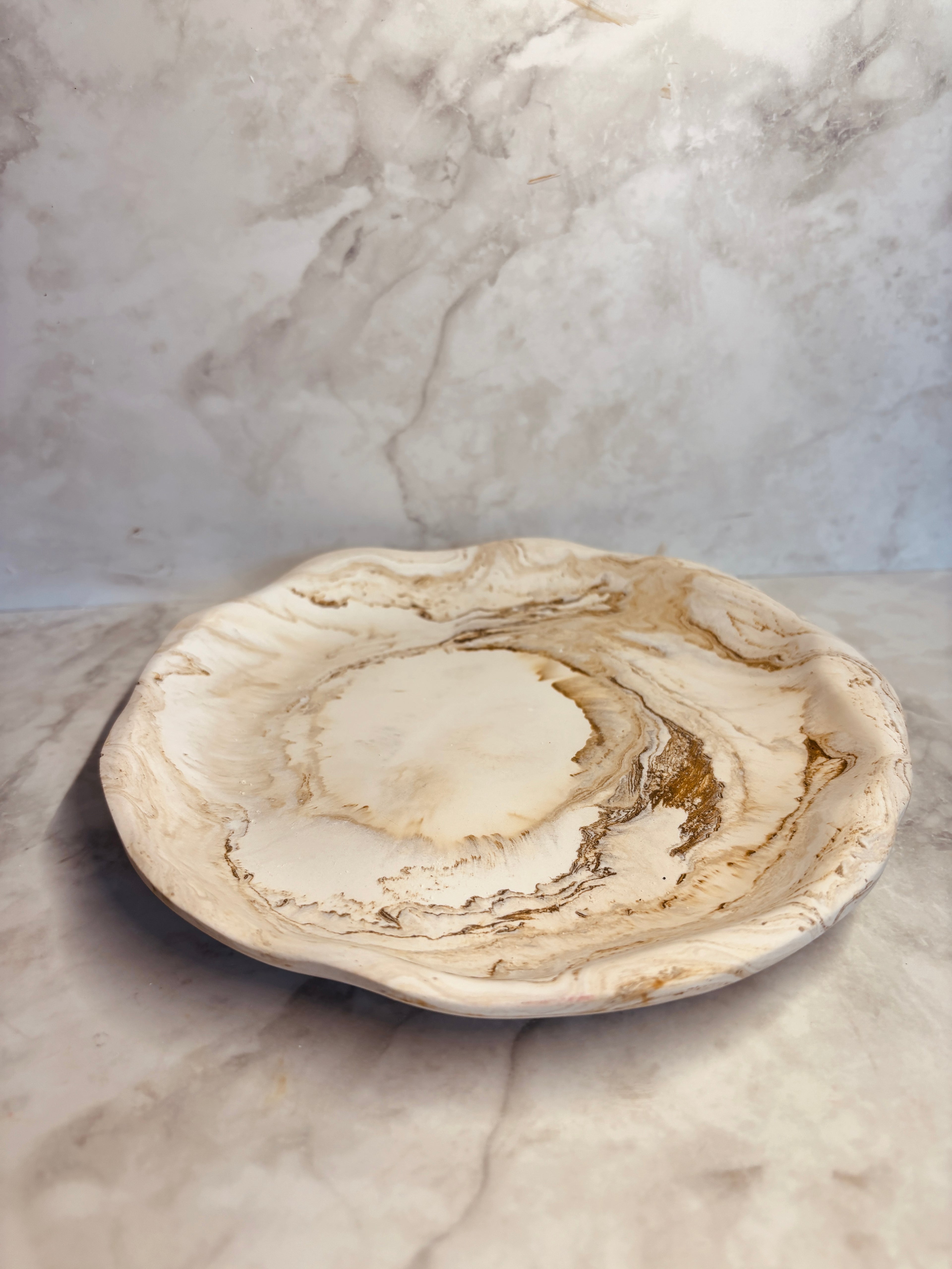 Rundes Tablett „uneben“