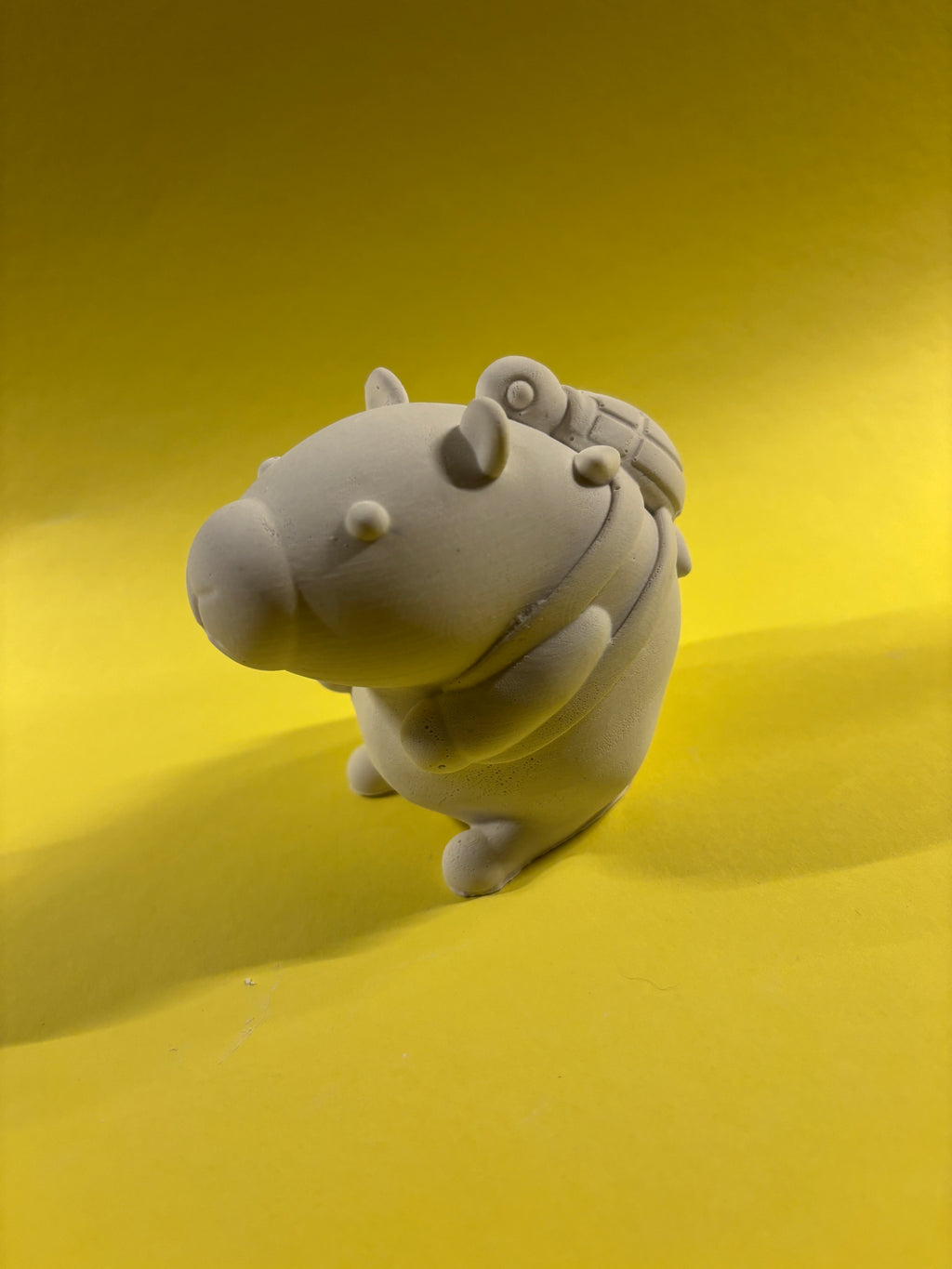 Capybara mit Schildkröten-Rucksack