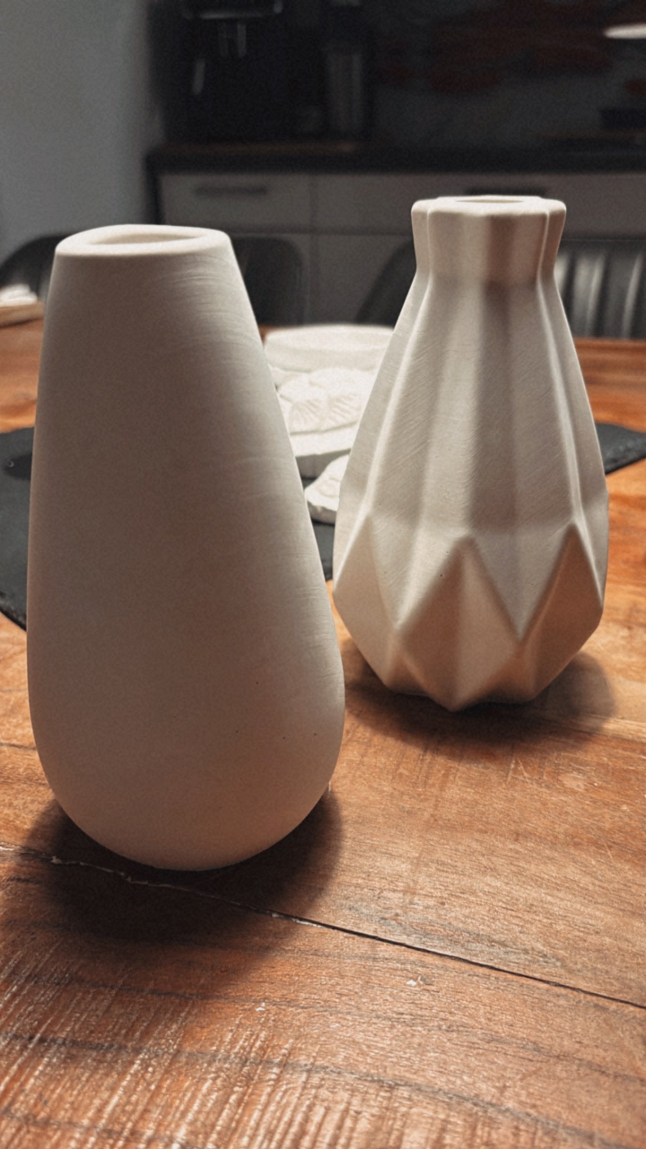 Tropfenförmige Keramikvase – Minimalistisch & zeitlos schön