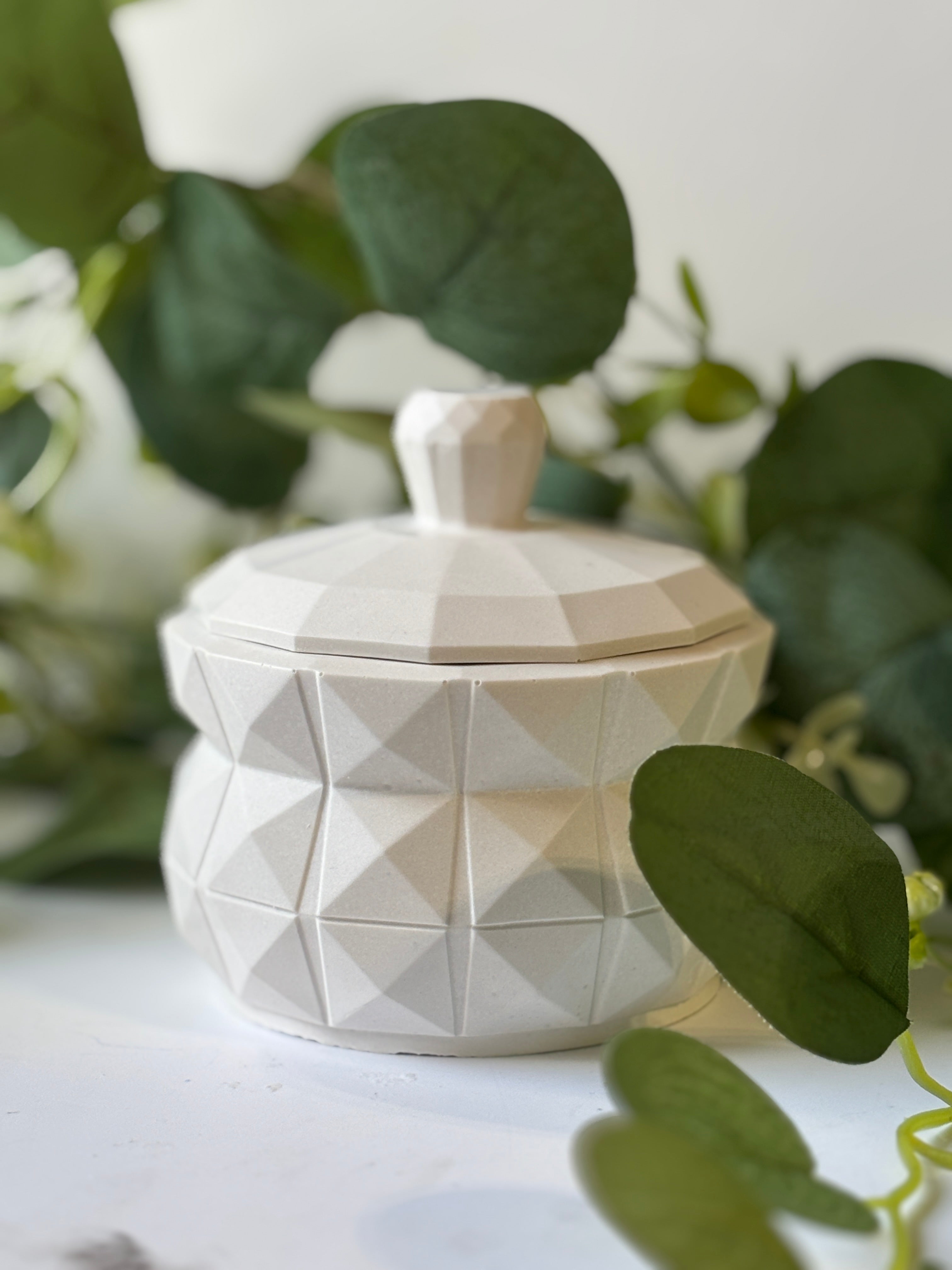 Facetten-Dose mit Deckel