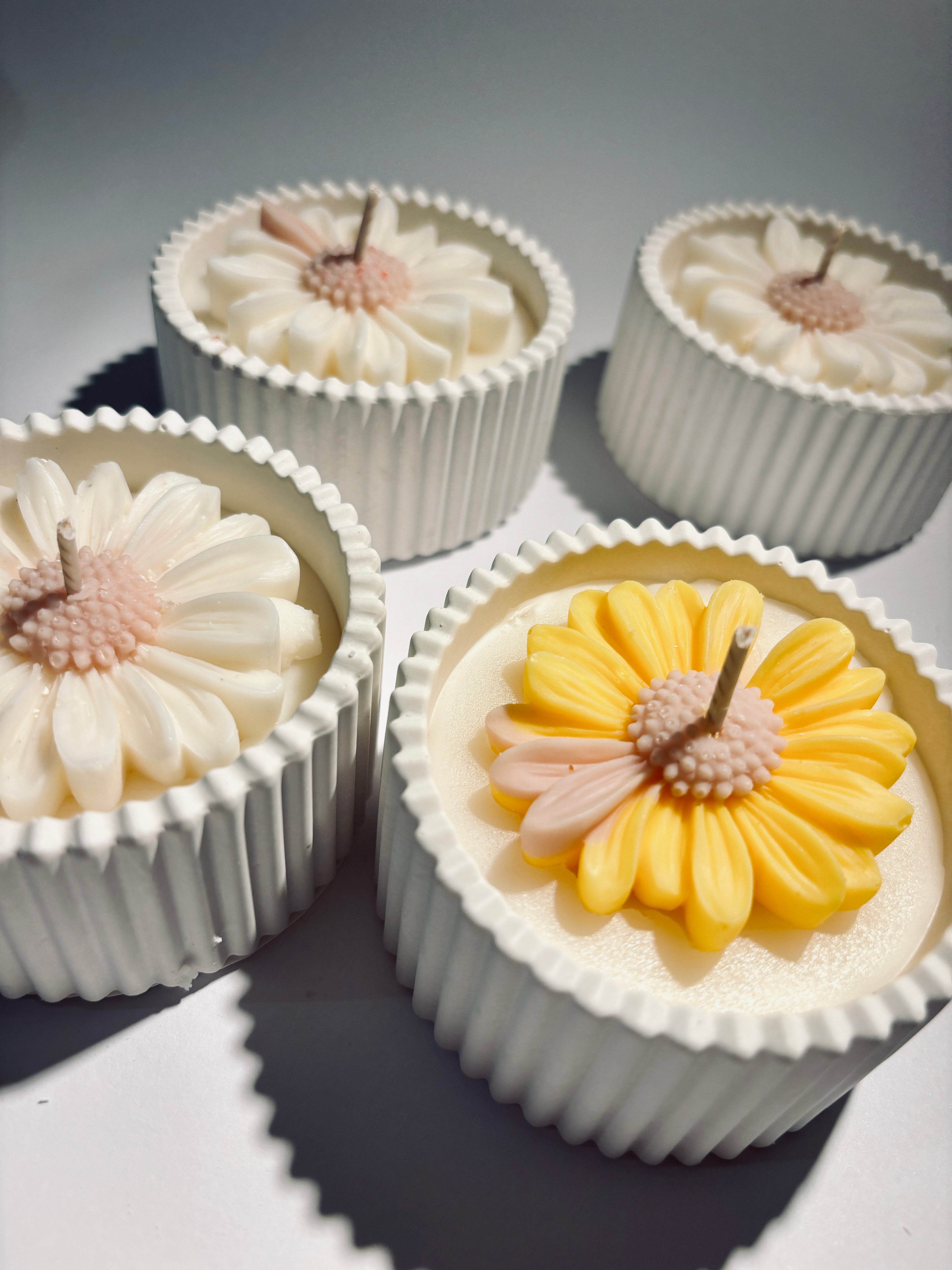 Keramik Duftkerze mit Blume – Flower Bomb