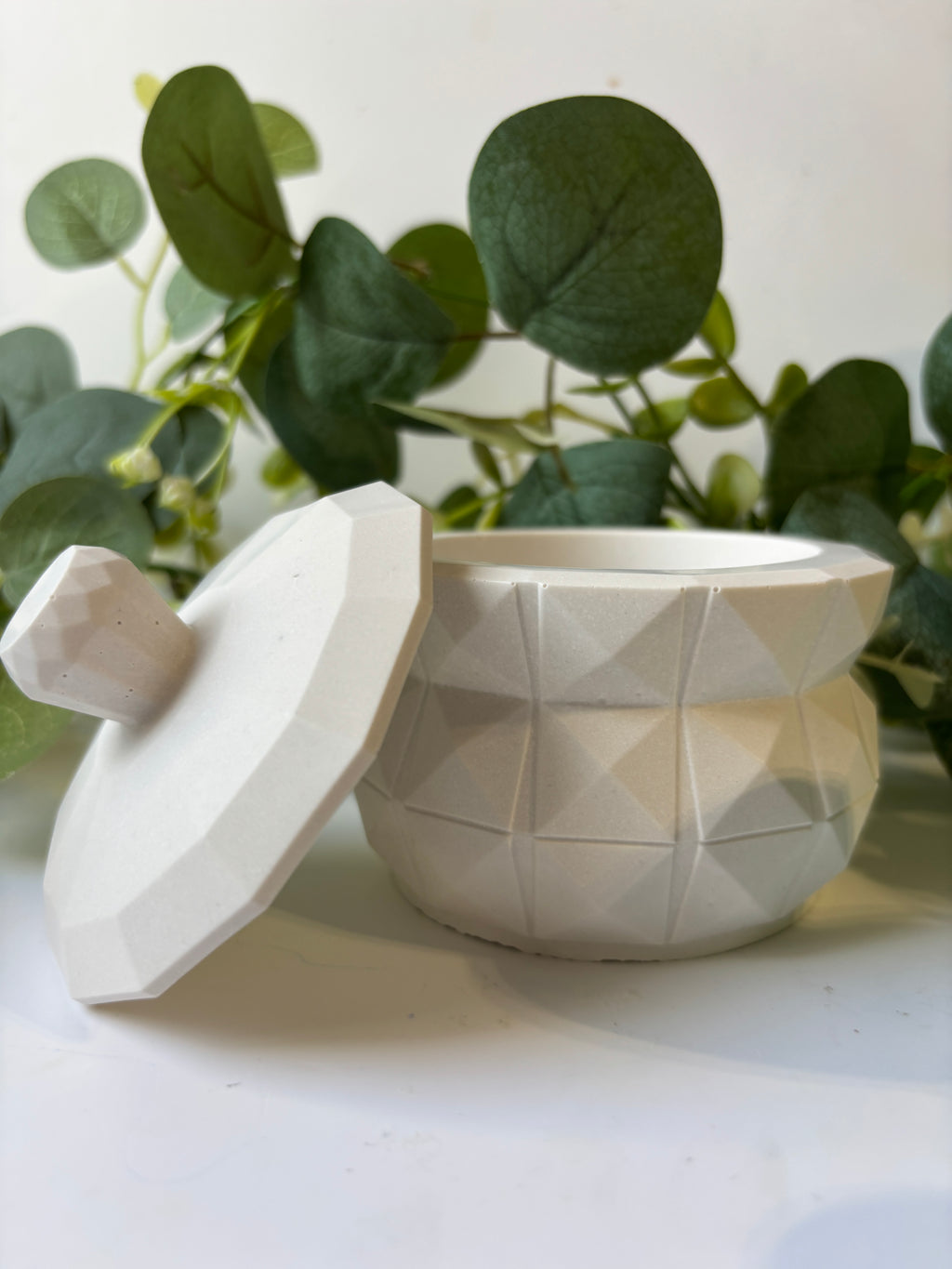 Facetten-Dose mit Deckel