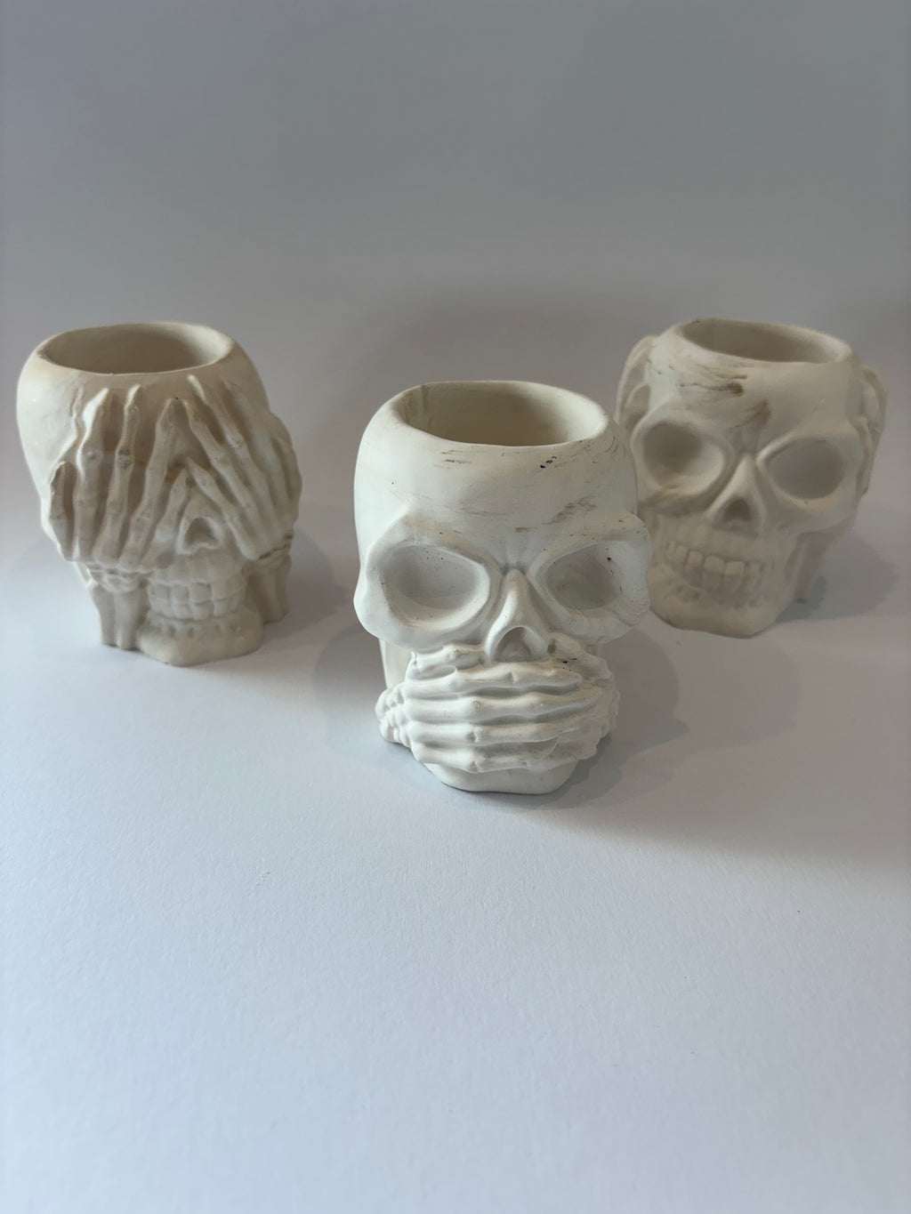 Totenkopf-Keramik „Die drei Weisen“