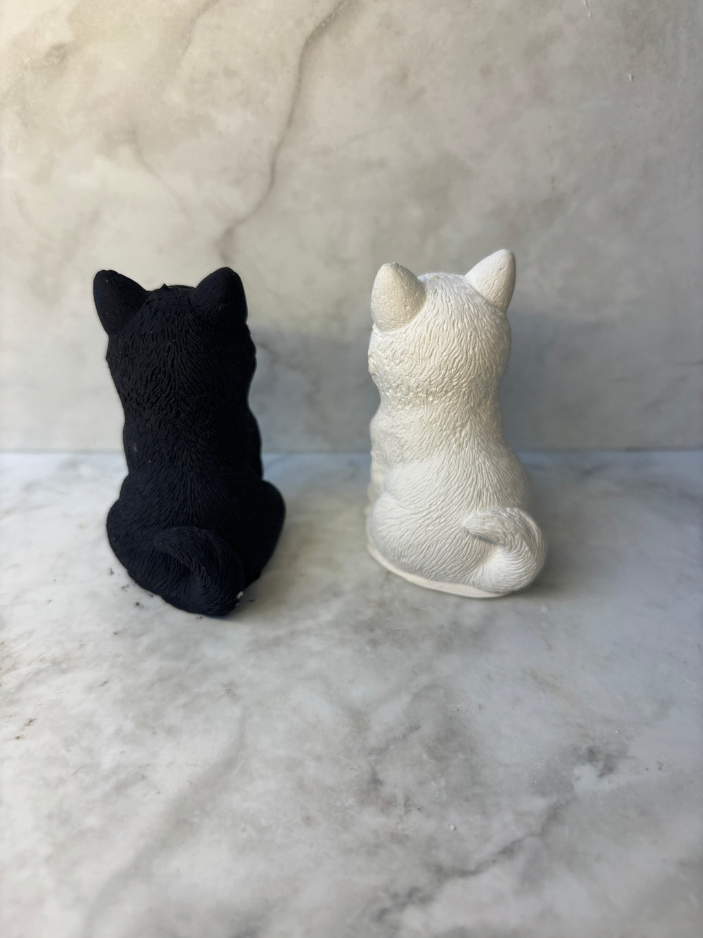 Keramikfigur „Kleine Katze“ – handgemacht