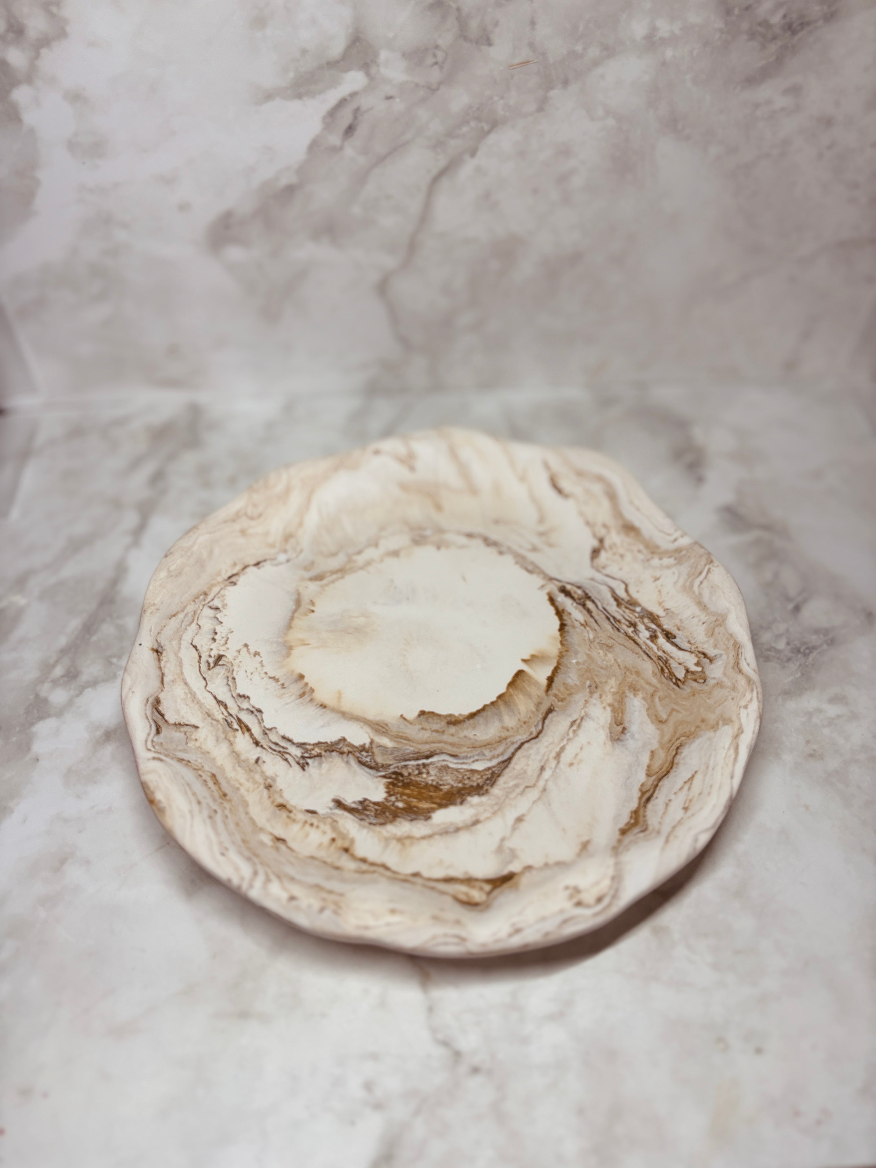 Rundes Tablett „uneben“